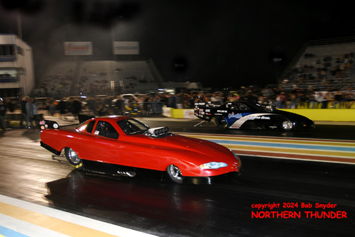 Doug Schneider (near 
lane) vs Kirk Williams (far lane) 